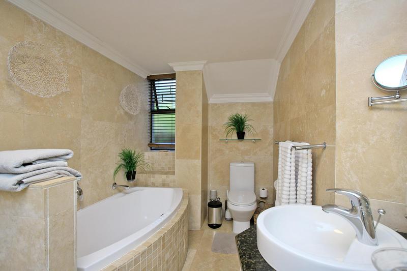 4 Bedroom Property for Sale in Bloubergstrand Western Cape